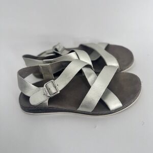 Chaco Leather Sandals Women Size 7 Silver Metallic Cross Strap Buckle JCH106472